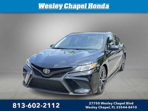Used 2019 Toyota Camry SE image 1