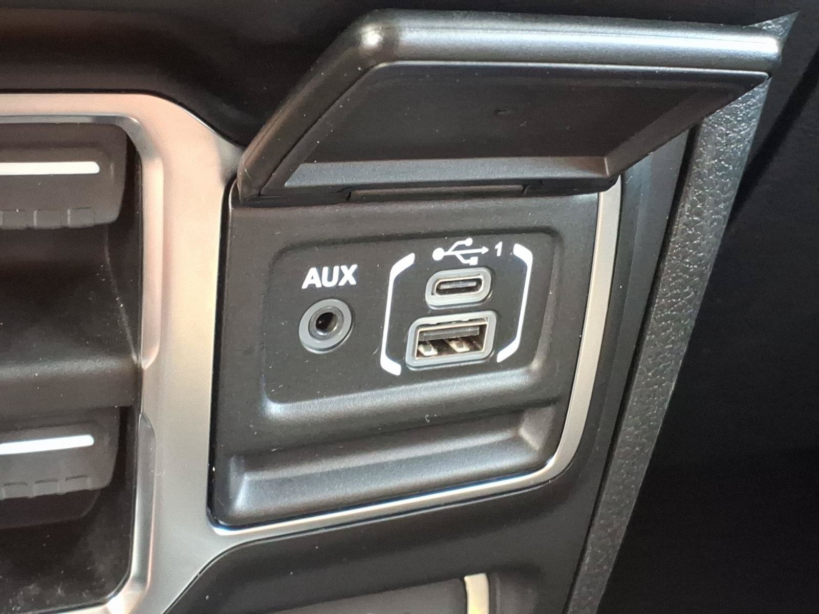 Used 2026 Jeep Gladiator Mojave AWD/4WD image 17