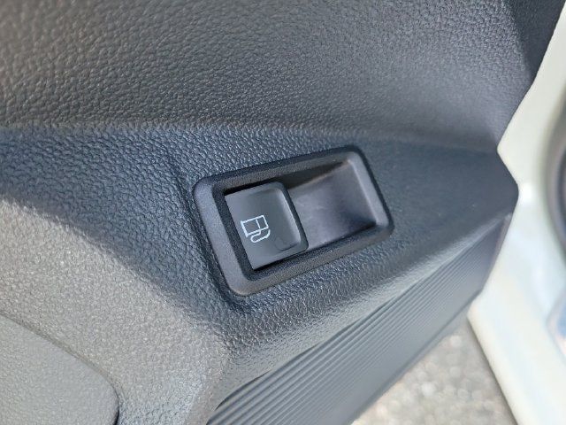 Certified 2024 Volkswagen Taos SE FWD image 15