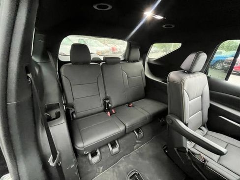 Used 2024 Chevrolet Traverse RS AWD/4WD image 22