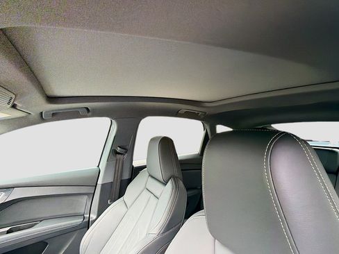 Used 2023 Audi Q4 e-tron Prestige image 27