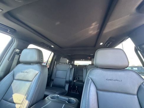 Used 2023 GMC Yukon XL Denali image 33