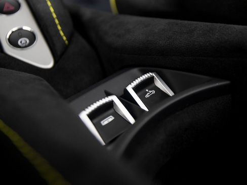 Used 2024 McLaren 750S Spider image 23