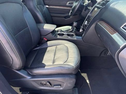 Used 2018 Ford Explorer Limited w/ Equipment Group 301A AWD/4WD image 22