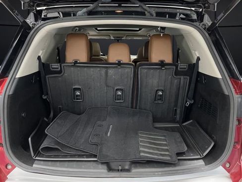 Used 2023 Nissan Pathfinder Platinum image 16