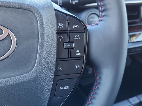 Used 2025 Toyota Prius HB image 18