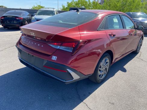 Used 2024 Hyundai Elantra SEL image 7
