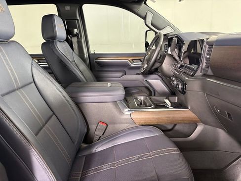 Used 2025 Chevrolet Silverado 2500 High Country w/ Technology Package AWD/4WD image 17