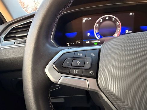 Used 2022 Volkswagen Tiguan SE image 16