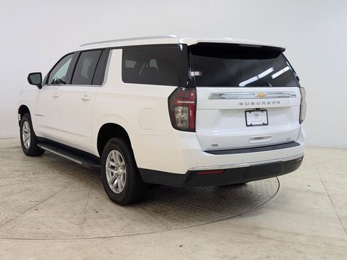 Used 2024 Chevrolet Suburban LT image 3