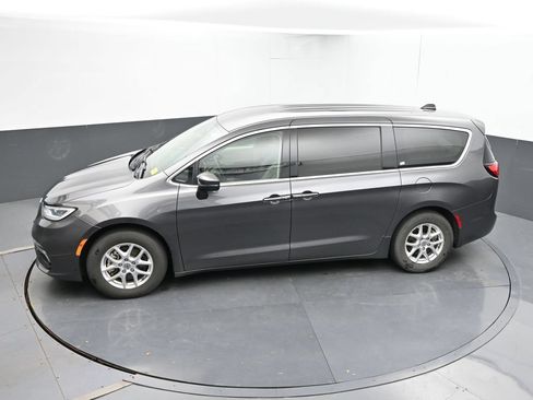 Used 2023 Chrysler Pacifica Touring-L FWD image 35