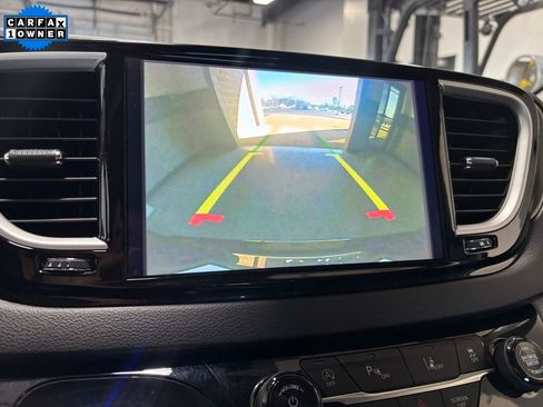 Used 2024 Chrysler Pacifica Touring-L image 19