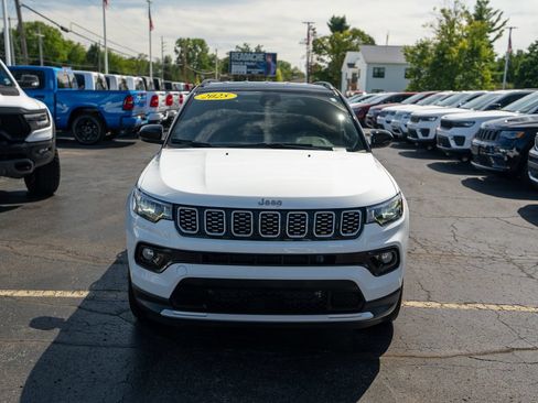 Used 2025 Jeep Compass Limited AWD/4WD image 3