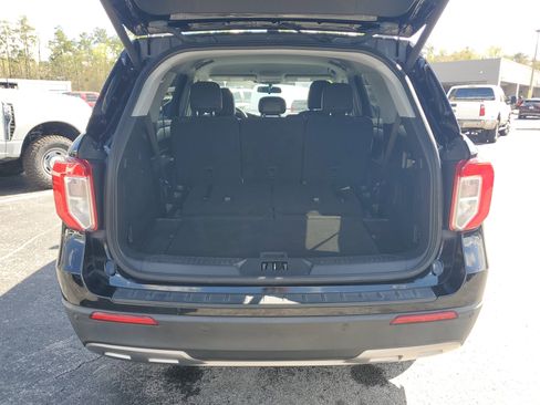 Used 2022 Ford Explorer XLT w/ Equipment Group 202A image 25