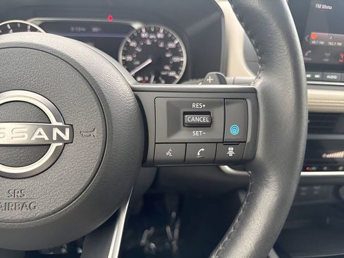 Used 2024 Nissan Rogue SV w/ SV Premium Package FWD image 16