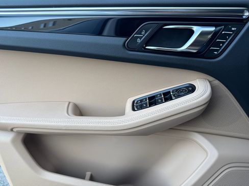 New 2026 Porsche Macan image 12