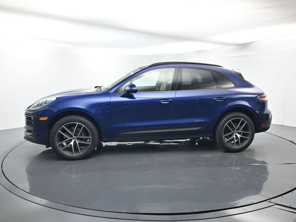 Certified 2025 Porsche Macan AWD/4WD image 2