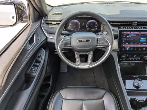 Used 2024 Jeep Grand Cherokee Limited image 16