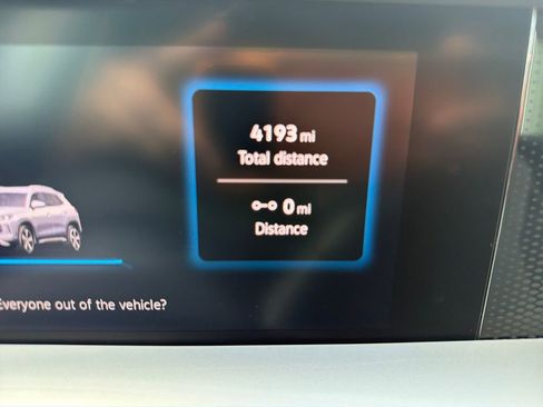 Certified 2025 Volkswagen Tiguan SE image 19