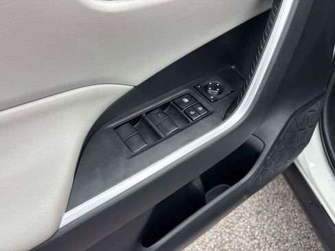 Used 2019 Toyota RAV4 XLE w/ Convenience Package AWD/4WD image 18