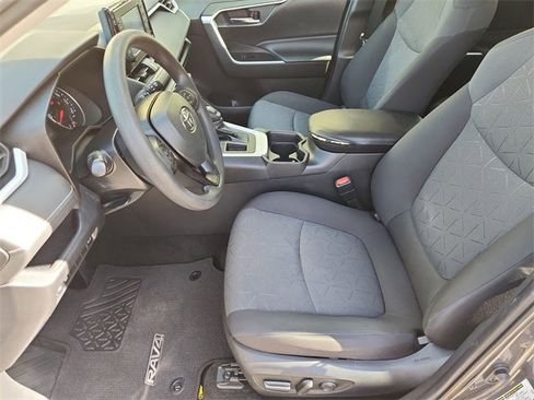 Used 2020 Toyota RAV4 XLE w/ Convenience Package image 19