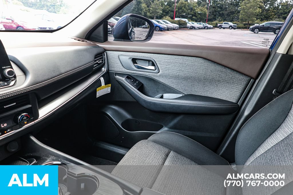 Used 2023 Nissan Rogue SV FWD image 40