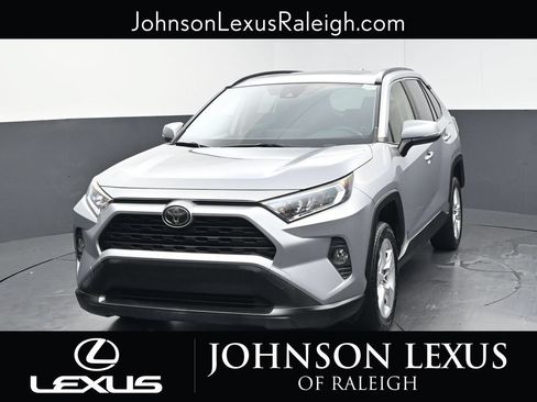 Used 2019 Toyota RAV4 XLE w/ Convenience Package FWD image 5