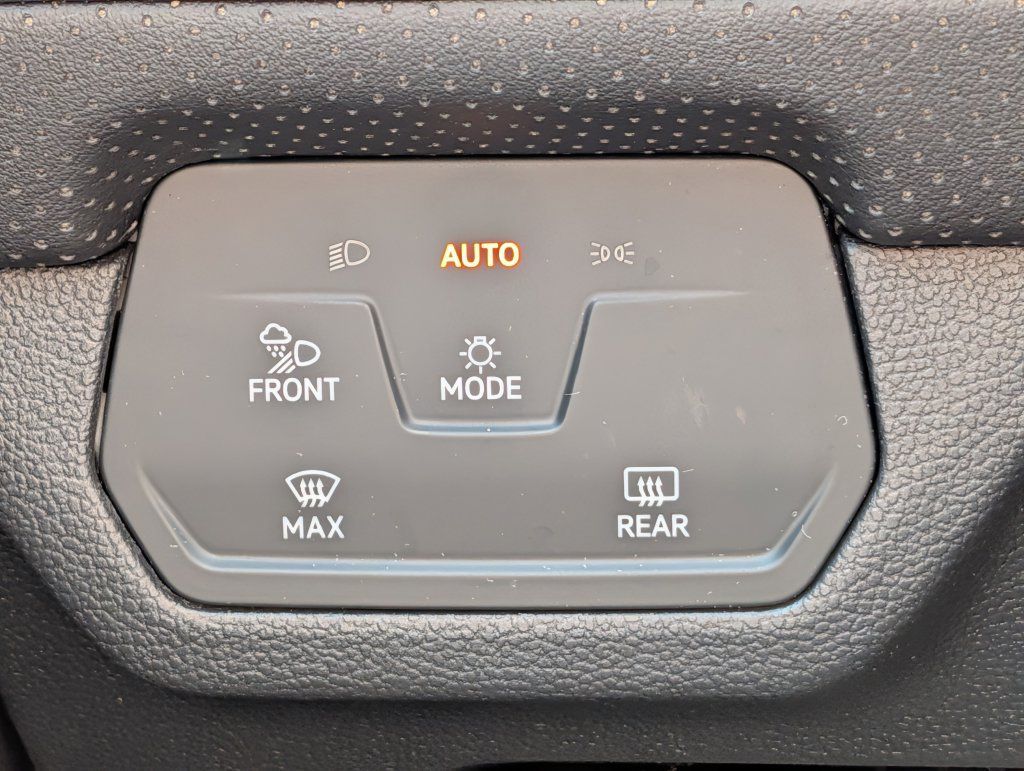 Used 2025 Volkswagen Atlas SE AWD/4WD image 43