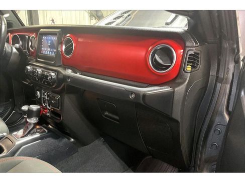 Used 2021 Jeep Gladiator Rubicon w/ Cold Weather Group image 18