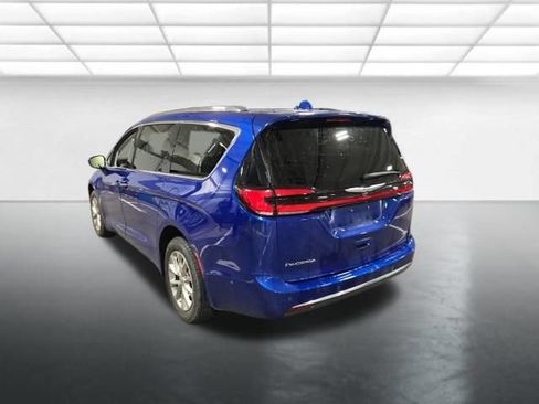 Used 2021 Chrysler Pacifica Touring-L w/ Premium & Safety Sphere Group AWD/4WD image 6
