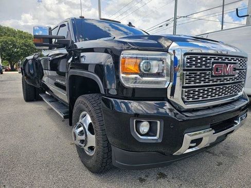 Used 2018 GMC Sierra 3500 Denali w/ Duramax Plus Package AWD/4WD image 9