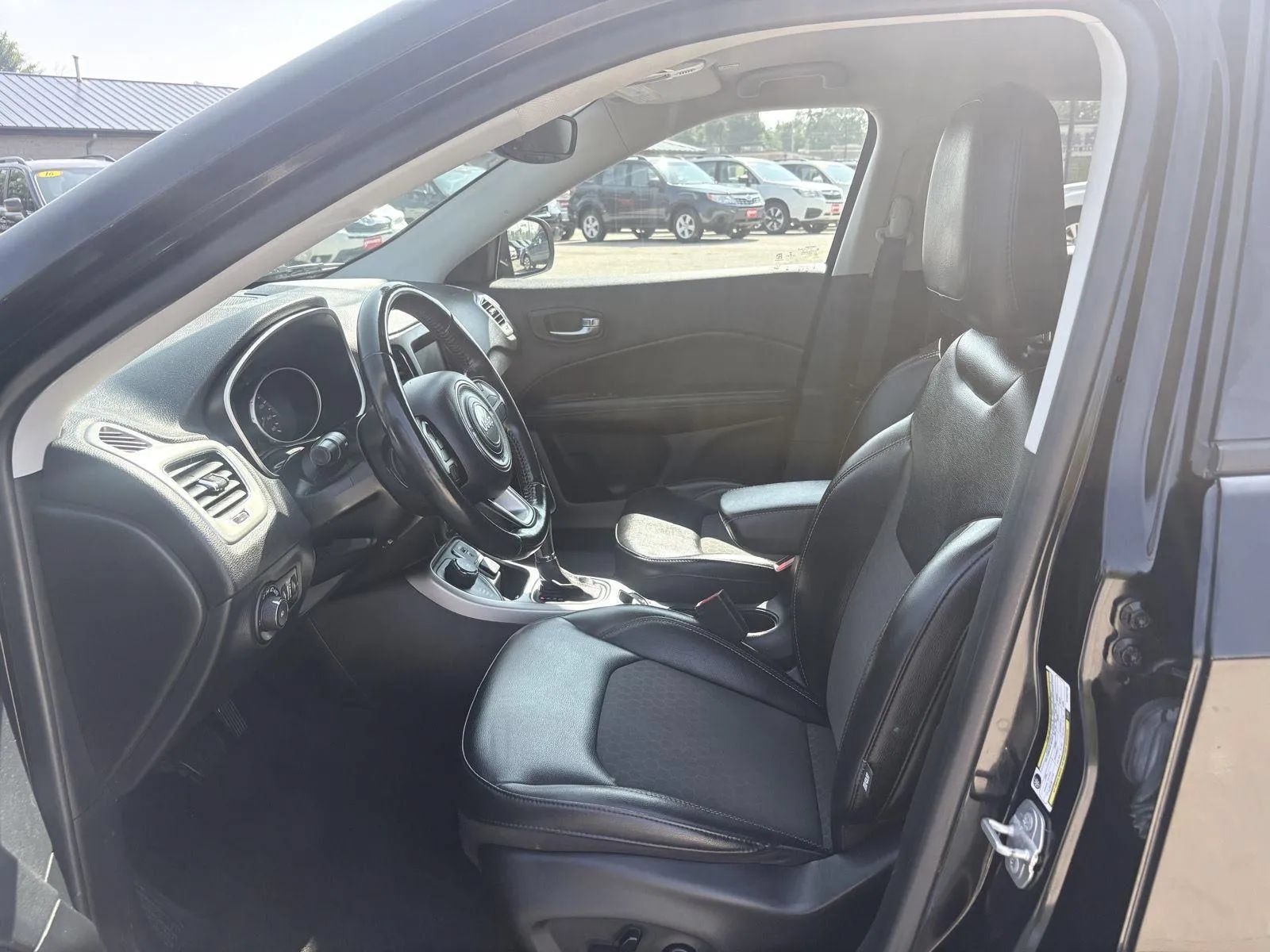 Used 2019 Jeep Compass Latitude w/ Popular Equipment Group AWD/4WD image 11