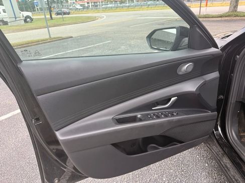 Used 2026 Hyundai Elantra SE FWD image 12
