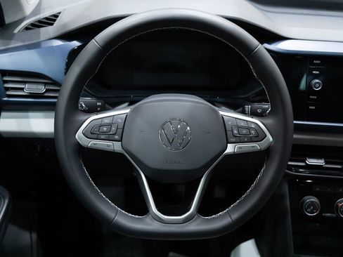 Used 2023 Volkswagen Taos SE w/ Panoramic Sunroof Package image 15