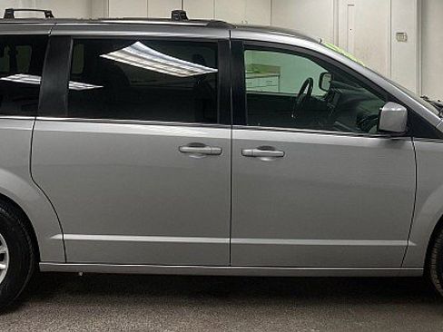 Used 2020 Dodge Grand Caravan SXT image 4