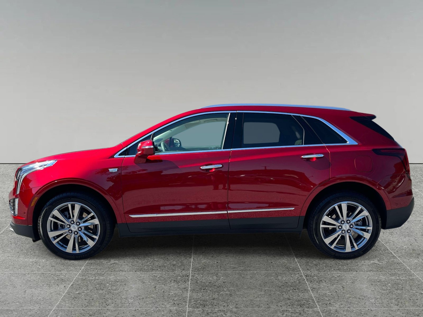 Used 2024 Cadillac XT5 Premium Luxury w/ Technology Package FWD image 2
