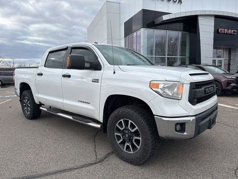 Used 2015 Toyota Tundra SR5 w/ SR5 Upgrade Package image 2