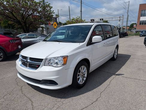 Used 2016 Dodge Grand Caravan SXT FWD image 3