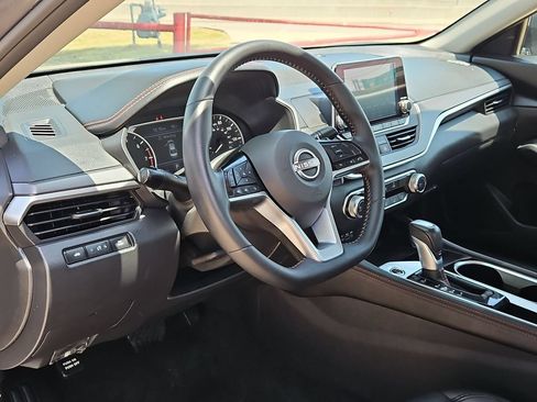 Used 2025 Nissan Altima 2.5 SR FWD image 15