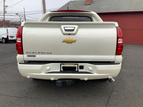 Used 2012 Chevrolet Avalanche LTZ image 6