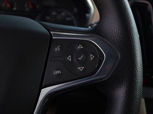 Used 2022 Chevrolet Traverse LS FWD image 9