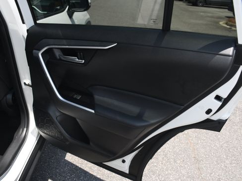 Used 2025 Toyota RAV4 XLE FWD image 18