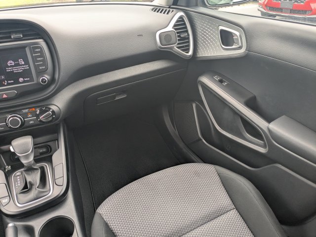 Certified 2025 Kia Soul LX w/ LX Technology Package FWD image 16