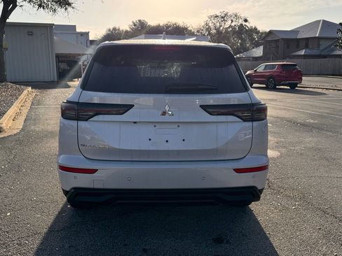 New 2026 Mitsubishi Outlander ES FWD image 7