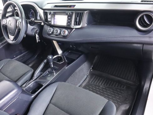 Used 2018 Toyota RAV4 LE AWD/4WD image 34