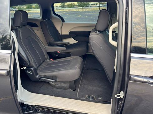 Used 2023 Chrysler Voyager LX FWD image 15
