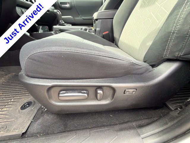 Used 2021 Toyota Tacoma TRD Off-Road AWD/4WD image 38