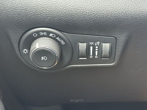 Used 2025 Jeep Compass Limited AWD/4WD image 14