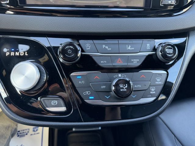 Used 2026 Chrysler Pacifica Select FWD image 25