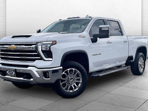 Used 2025 Chevrolet Silverado 2500 LTZ w/ LTZ Plus Package AWD/4WD image 13